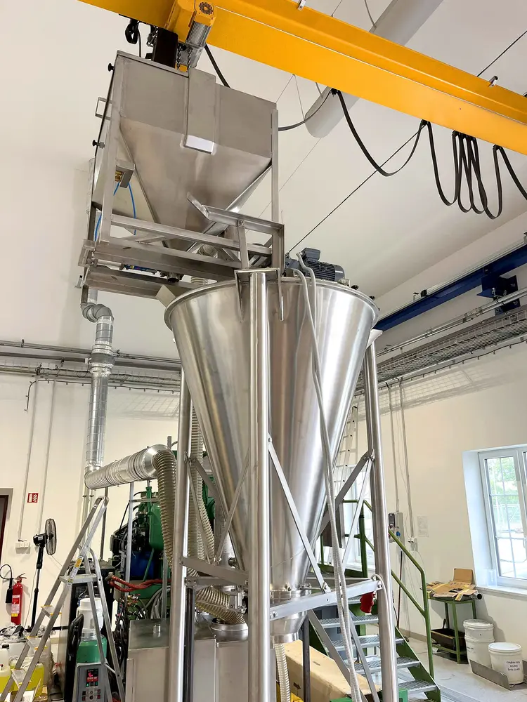 paletovací kontejner pro sypké suroviny